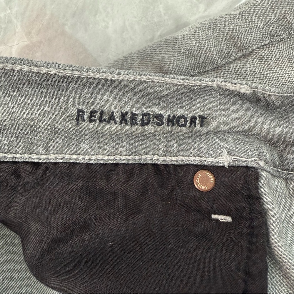 Women’s American Eagle Relaxed Distressed Gray Wash Jean Shorts Plus Size 14 - Picture 12 of 16